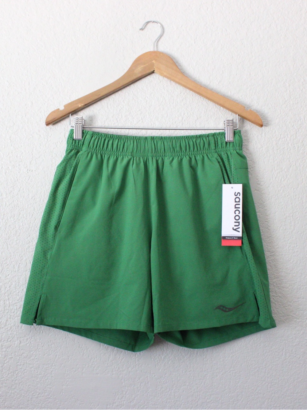 Saucony Outpace 5” Shorts Small